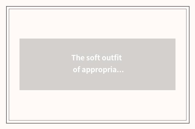 The soft outfit of appropriate home style is tie-in